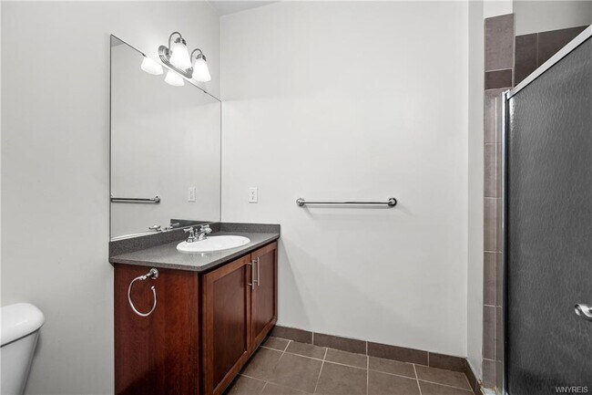 Building Photo - 210 Ellicott St