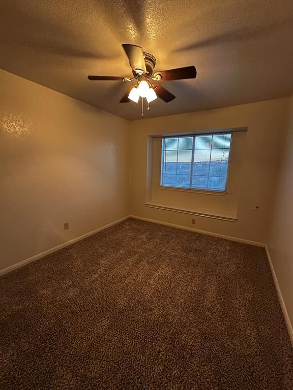 Building Photo - 7213 Oak Meadow Dr