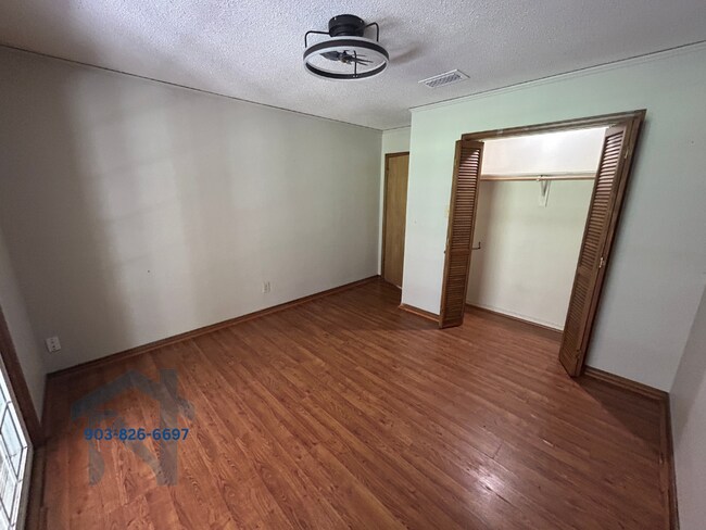 Building Photo - 104 Pinewood Ct