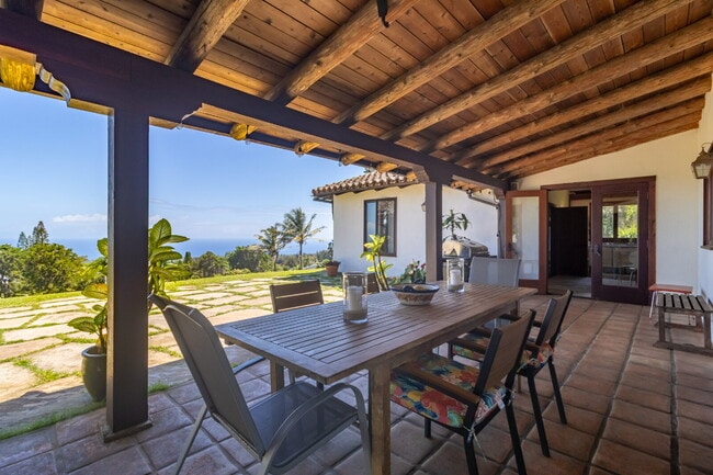 Building Photo - Furnished Spacious Hawaii Retreat with Sweeping Ocean Views