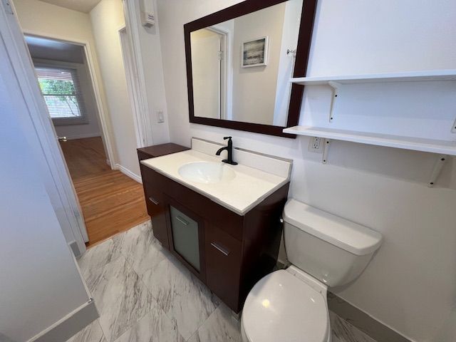 Building Photo - 9711 Hayvenhurst Ave