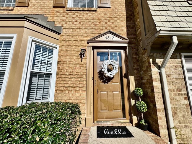 Building Photo - All Brick, End Unit Townhome in Kempsville...