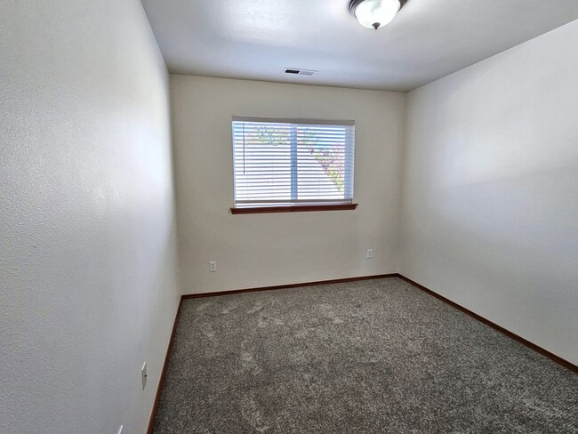 Building Photo - *360 TOUR AVAILABLE* Beautifully Remodeled...