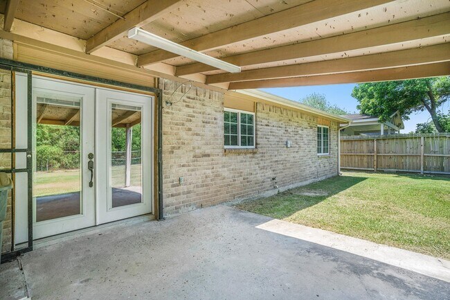 Building Photo - 6319 Hollow Pines Dr