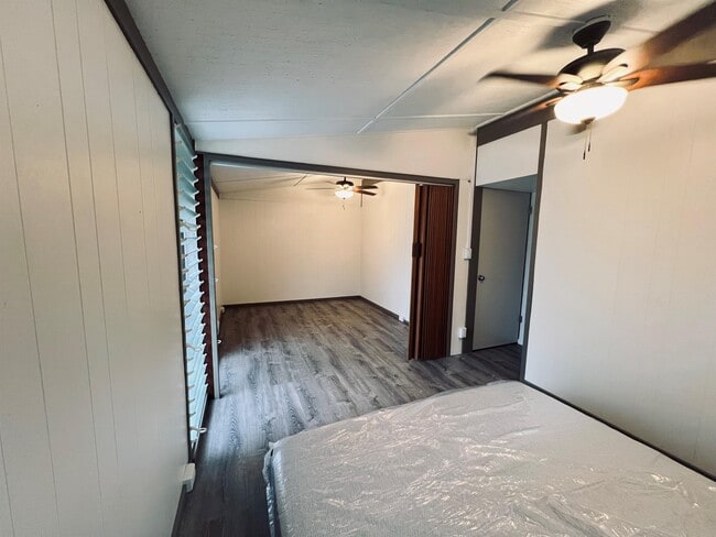 Building Photo - 350 Ulupaina St