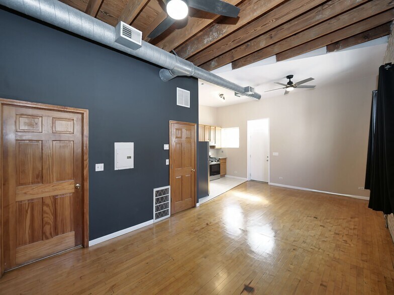 Building Photo - 2849 W Belmont Ave