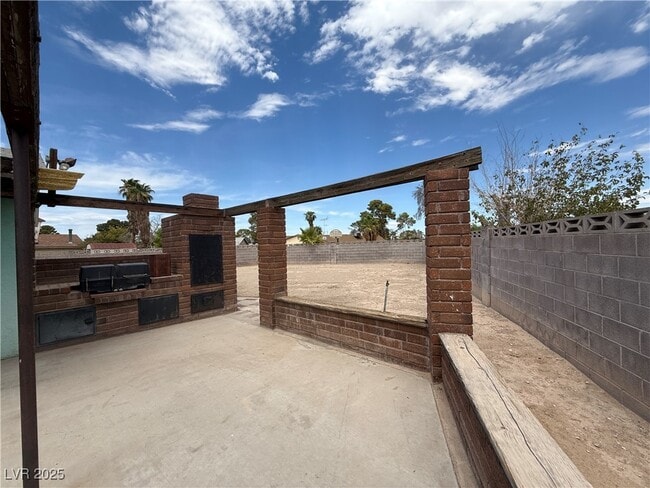 Building Photo - 2206 Sunnyslope Ave