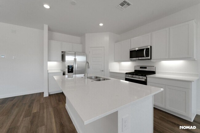 Building Photo - Charming 4BR House in Surprise