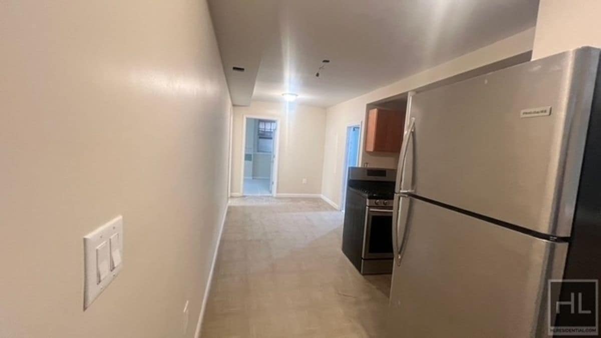 Building Photo - 949 E 55th St