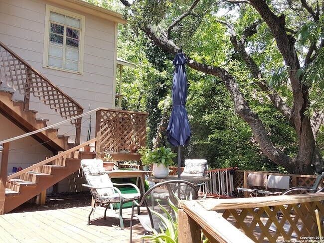 Building Photo - 230 E Mulberry Ave