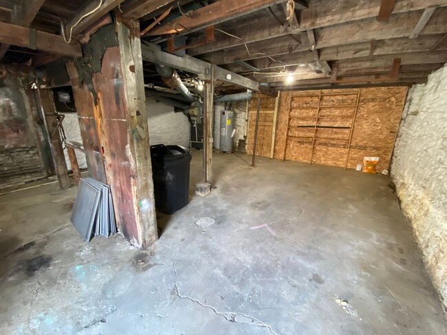 Building Photo - COLERAIN - Adorable 2+ bed 1 bath ranch on...