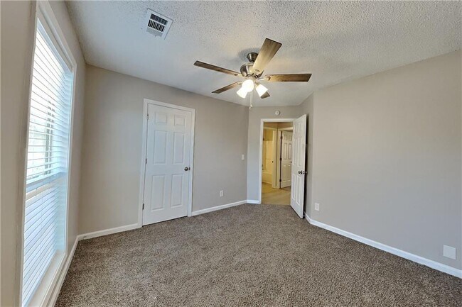 Building Photo - 1210 Hannah Ct SE