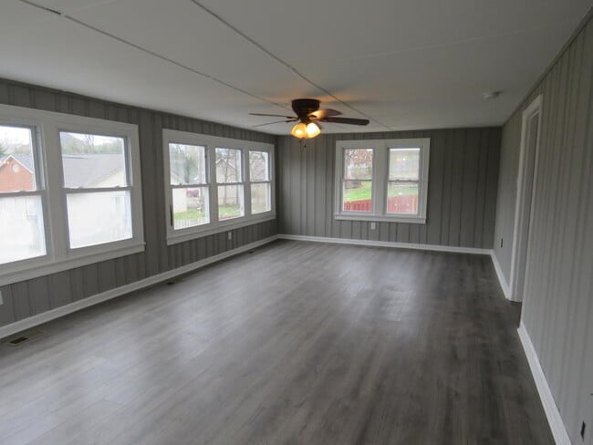 Building Photo - 106 Persimmon Way
