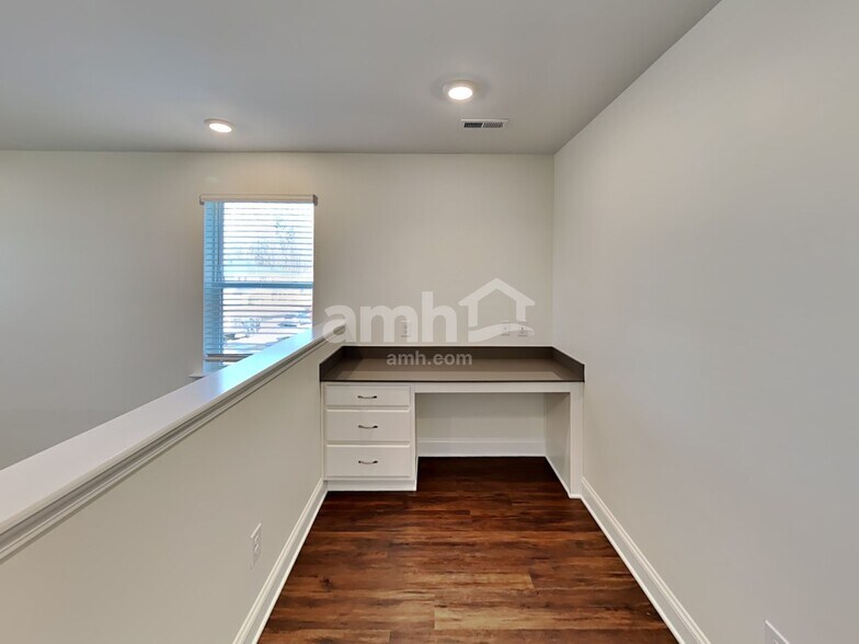 Building Photo - 616 Rivermist Dr