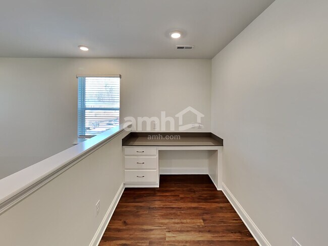 Building Photo - 616 Rivermist Dr