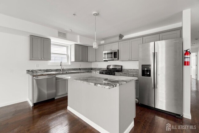 Building Photo - 496 S 18th St