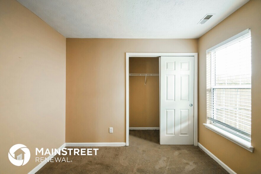 Building Photo - 5136 Hodson Pl