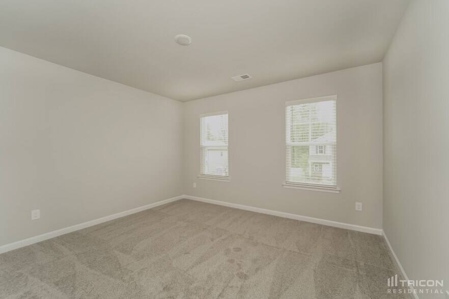 Building Photo - 221 Spring Knoll Dr