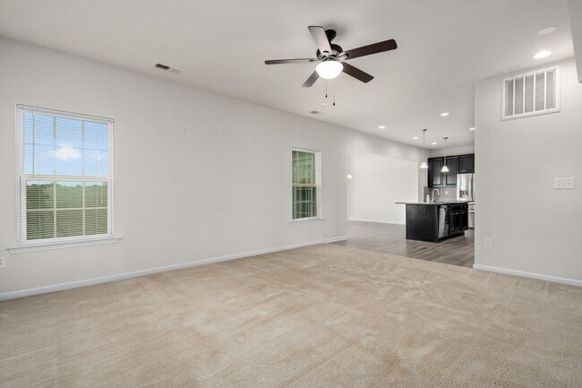 Building Photo - Smithfield Home