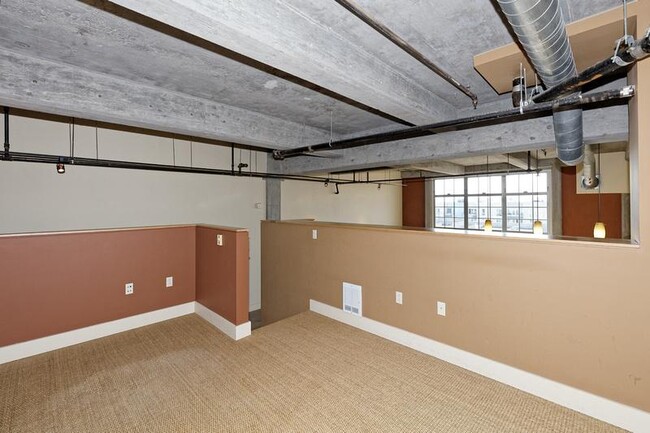 Building Photo - 201 4th St