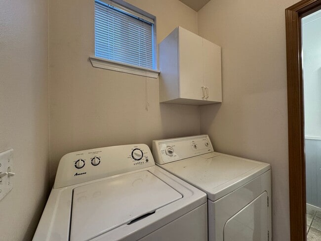 Building Photo - 11219 3rd Ave E