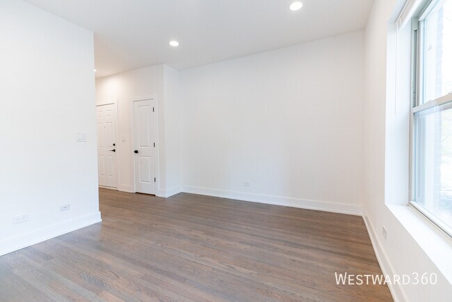 Building Photo - 6211 N Glenwood Ave