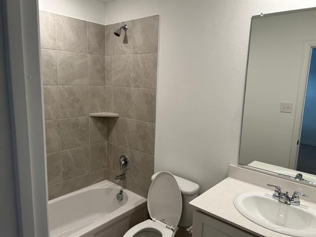 Building Photo - 2517 Maplehurst Dr