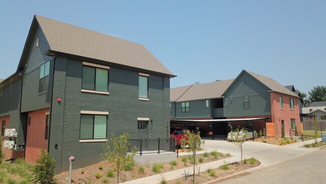 Building Photo - B12