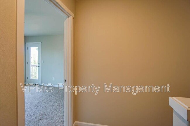 Building Photo - 7104 NE 155th Pl