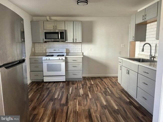 Building Photo - 9737 51st Ave