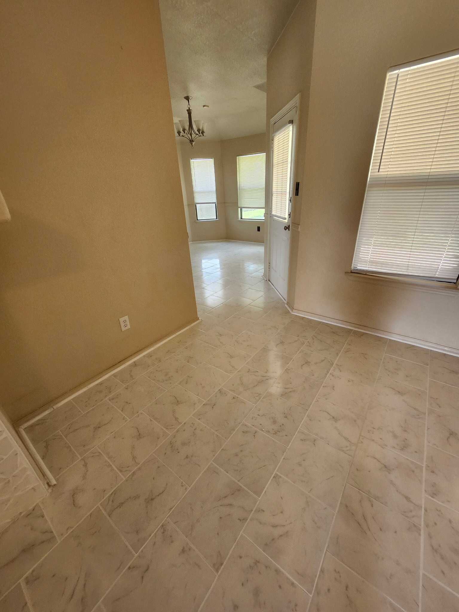 Building Photo - 2807 Diaz Dr