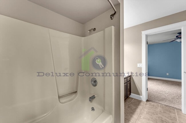Building Photo - Beautiful Spacious 4 Bedroom Kentwood Home