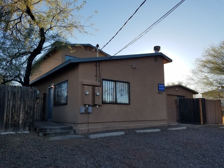 Building Photo - 1433 E Elm St