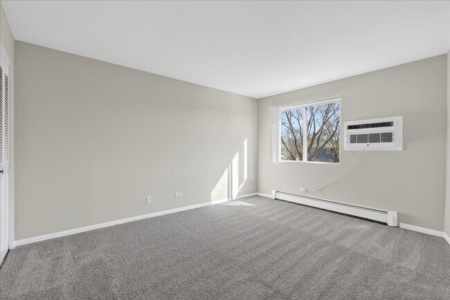 Building Photo - 604 W 65th St