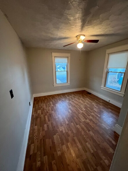 Building Photo - 1136 Moorland Ave