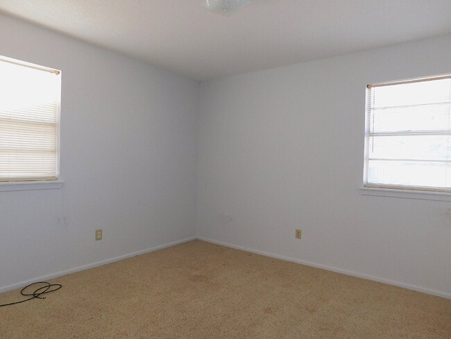 Building Photo - Charming 3-Bedroom Home with Spacious Layo...
