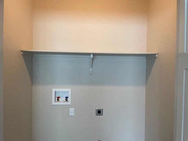 Building Photo - ****HALF OFF FIRST MONTH"S RENT*****Beautiful Two Story 3 Bedroom 2.5 Bath Townhome