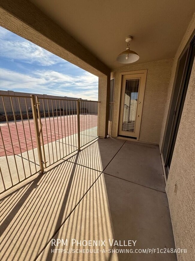 Building Photo - 2305 W Carter Rd