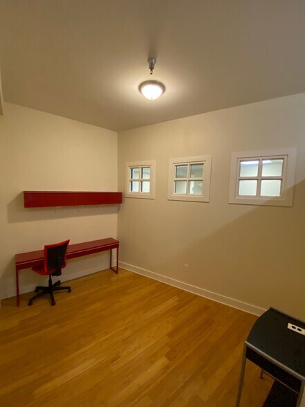 Office/Extra room - 118 W Marshall St