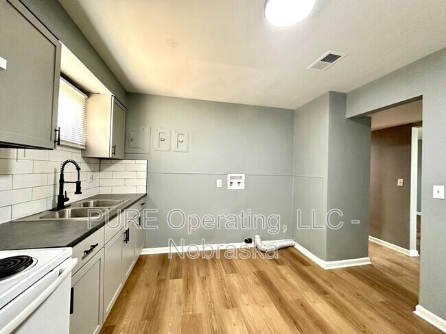 Building Photo - 2205 Lindyview Rd