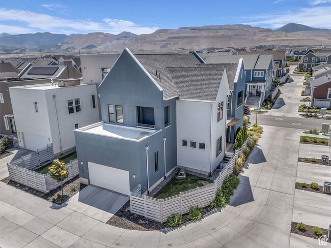 Building Photo - Amazing Executive Home Now Available!