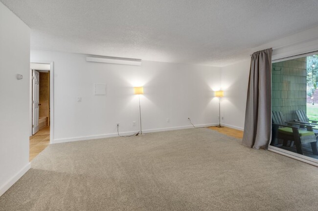 Building Photo - 1Bd/1Ba Redmond Condo