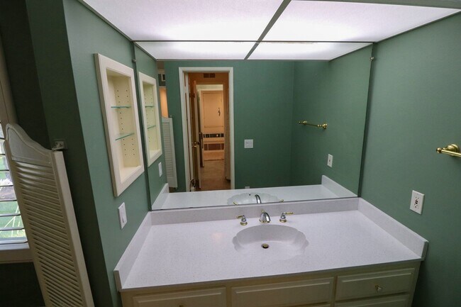 Building Photo - 1050 Pacifica Dr
