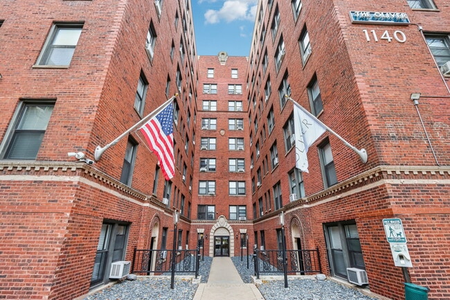 Building Photo - The Oliver on LaSalle