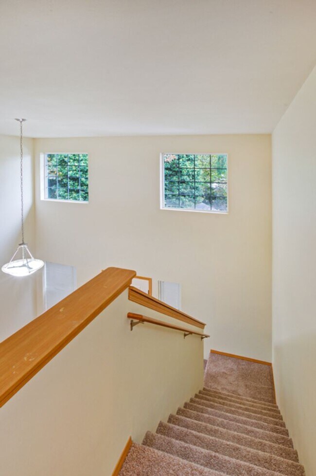 Building Photo - **$500 MOVE IN CREDIT if move in occurs pr...