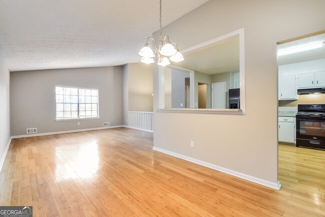 Building Photo - 640 Butterfield Ln