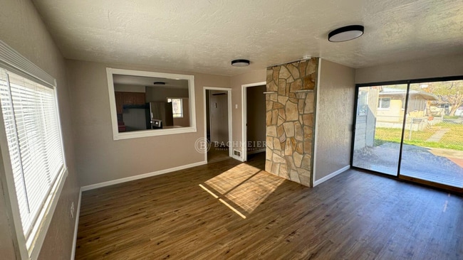 Building Photo - Enjoy living outside of town!