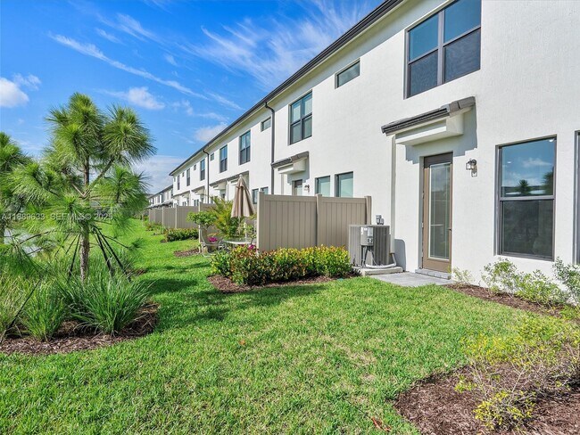 Building Photo - 2108 Appleton Cir N