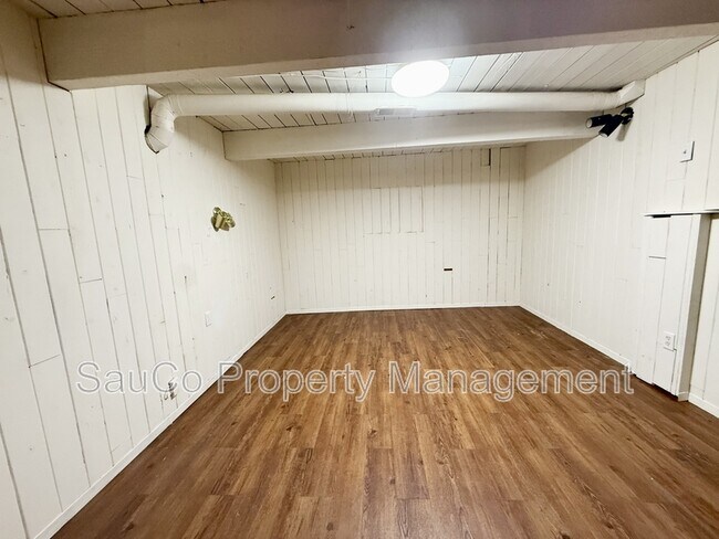 Building Photo - 4751 SW 53rd Ave