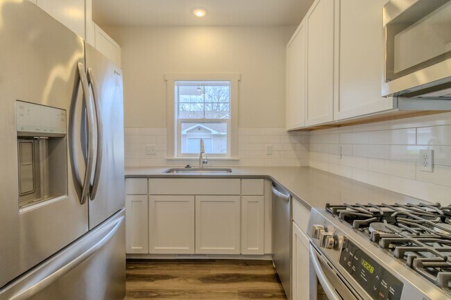 Building Photo - Premier Place and Premier Living!
